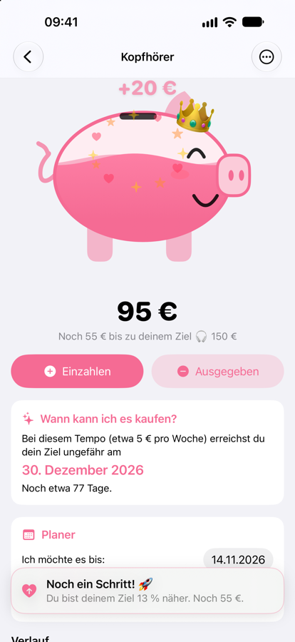Sparschwein mit Krone freut sich über eine Einzahlung